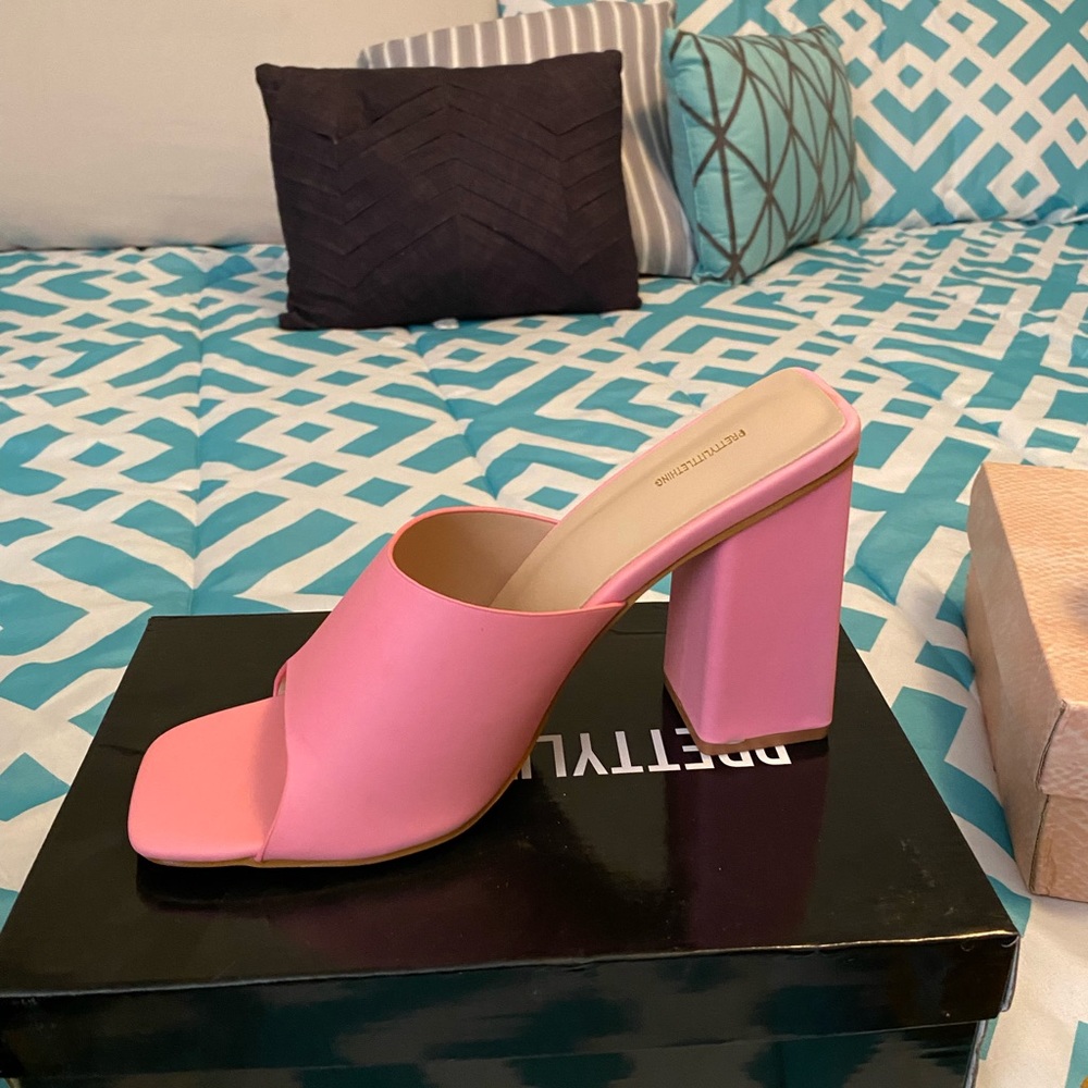 Heels - Picture 6 of 7
